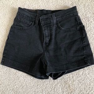 Levi’s denim shorts black, size 25